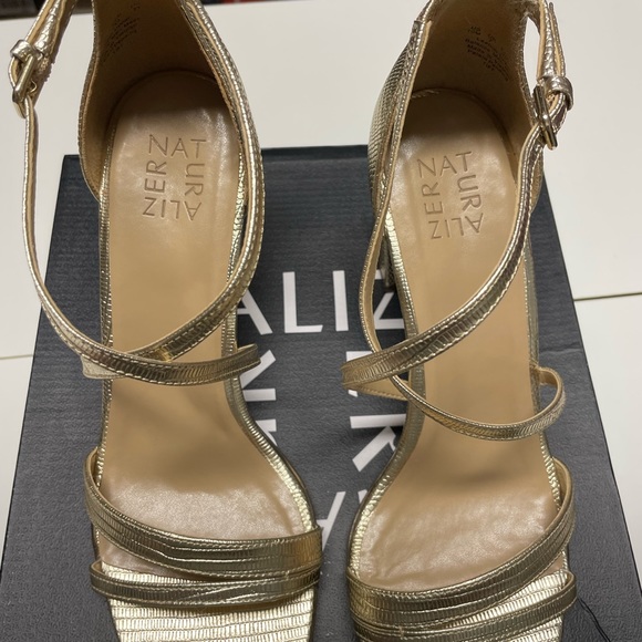 New Naturalizer Naturalizer-Tiff Sandal. Gold - Picture 4 of 6
